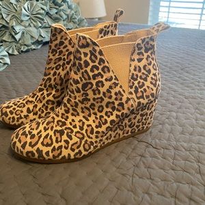 Tom’s leopard wedge bootie. Size 9.